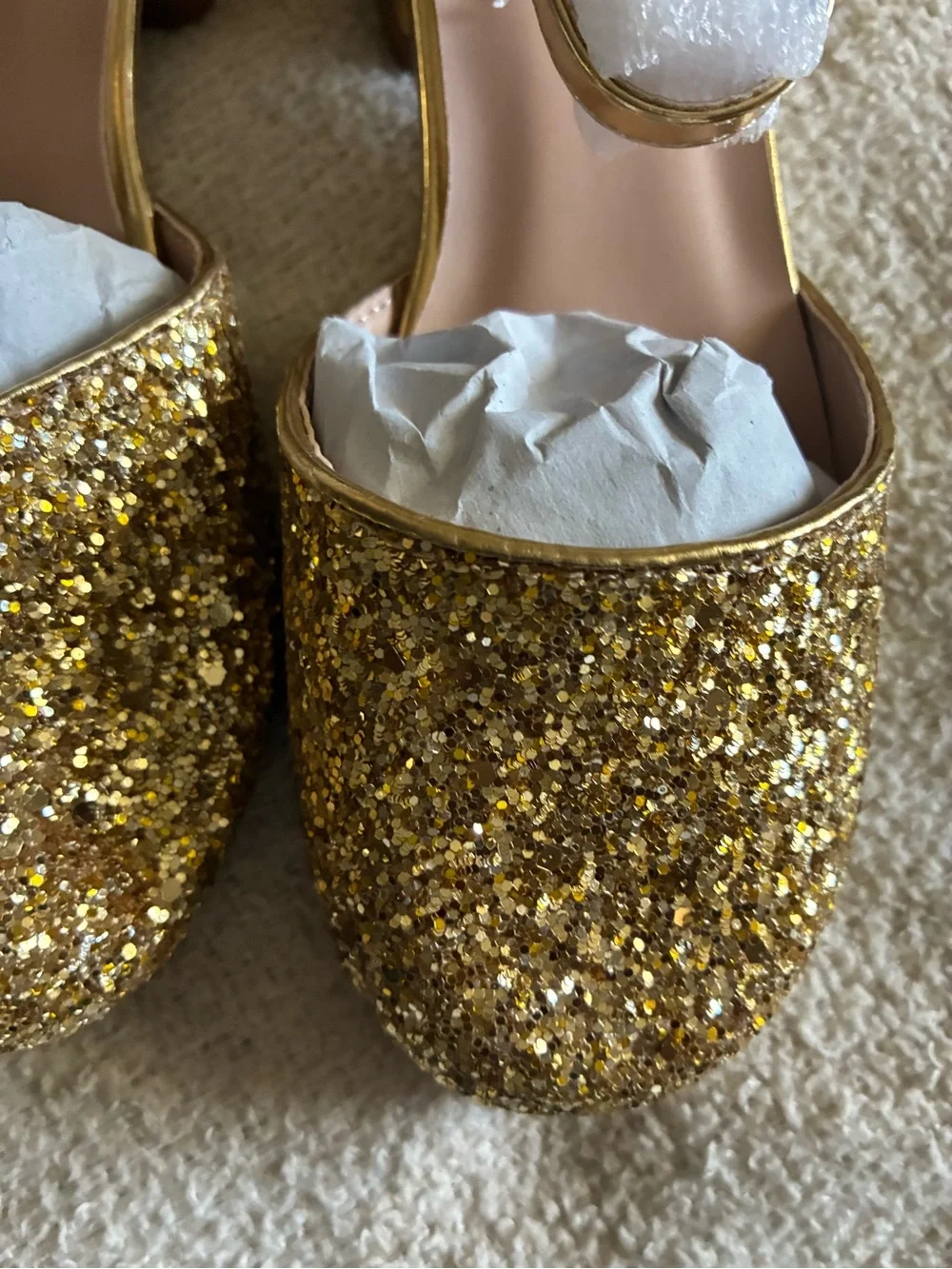Girls Pretty gold Glitter Closed Toe Kitten Heels size 12 M shoes